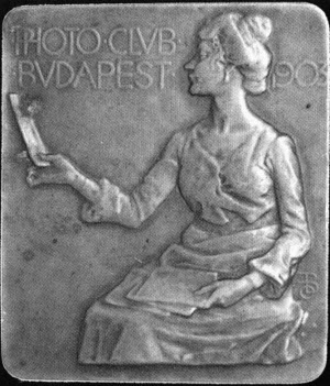 Targa d'argento vinta da Gloeden all'esposizione di Budapest del 1903.