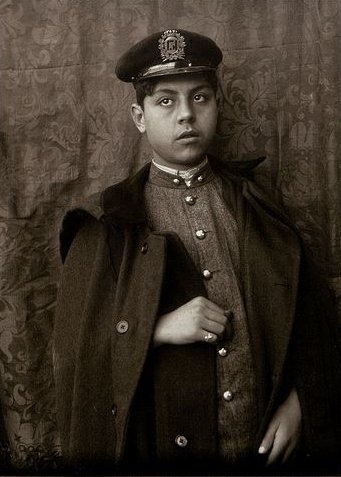Wilhelm von Plueschow, Adolescente in uniforme.